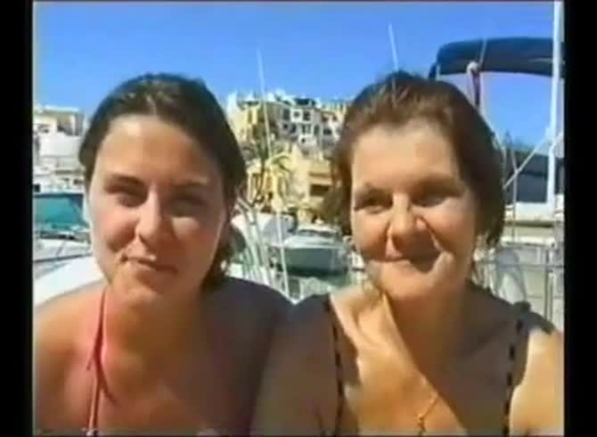 Video :Mom and daughter showing their pussies and rubs each other